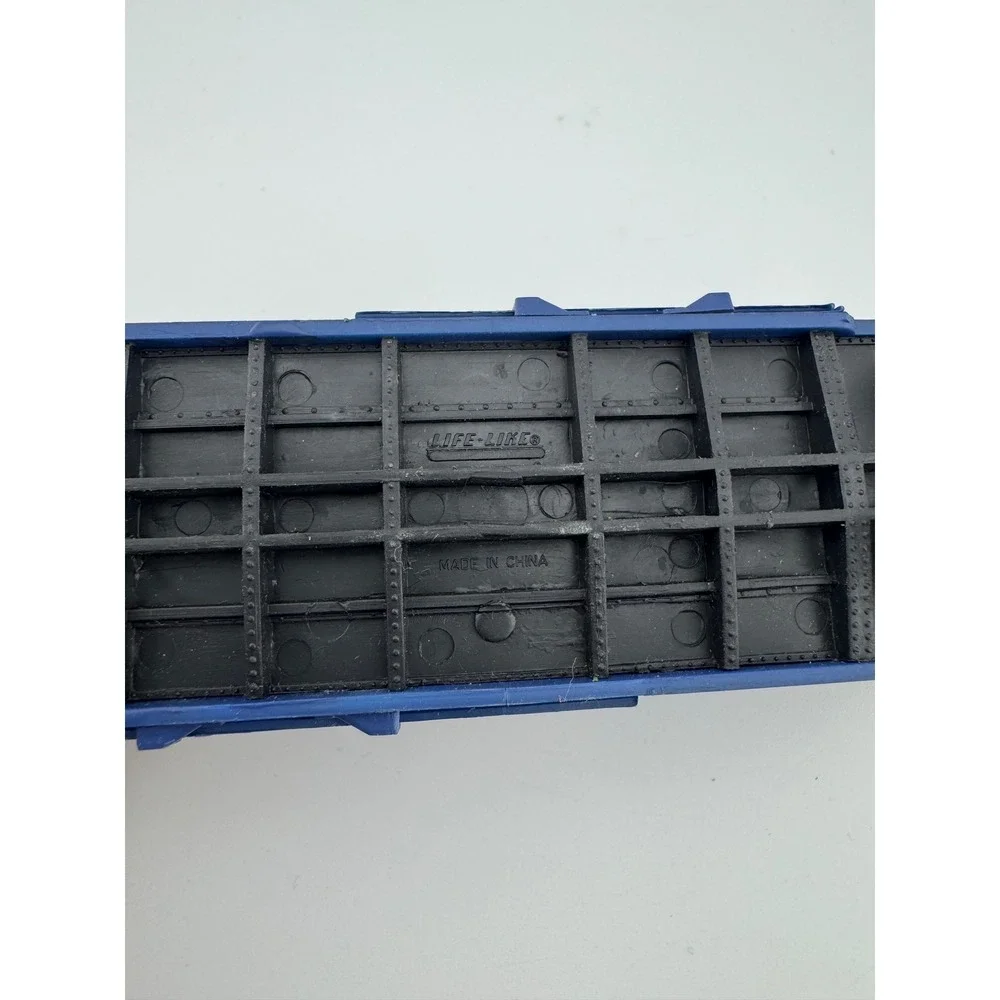 Life-Like HO‎ Scale Chessie System C&O 26621 Blue Boxcar Model Train Car